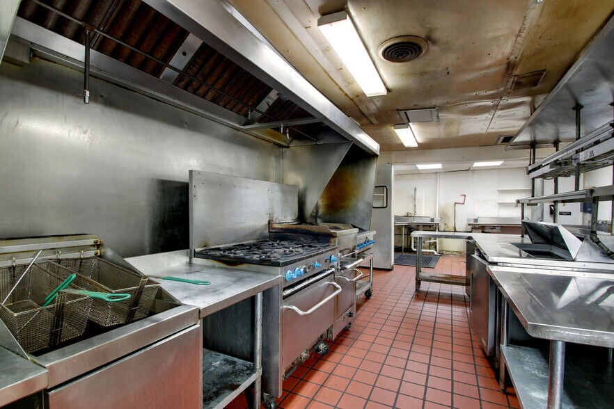 4403 Broadway St, Quincy, IL for lease - Interior Photo - Image 3 of 12