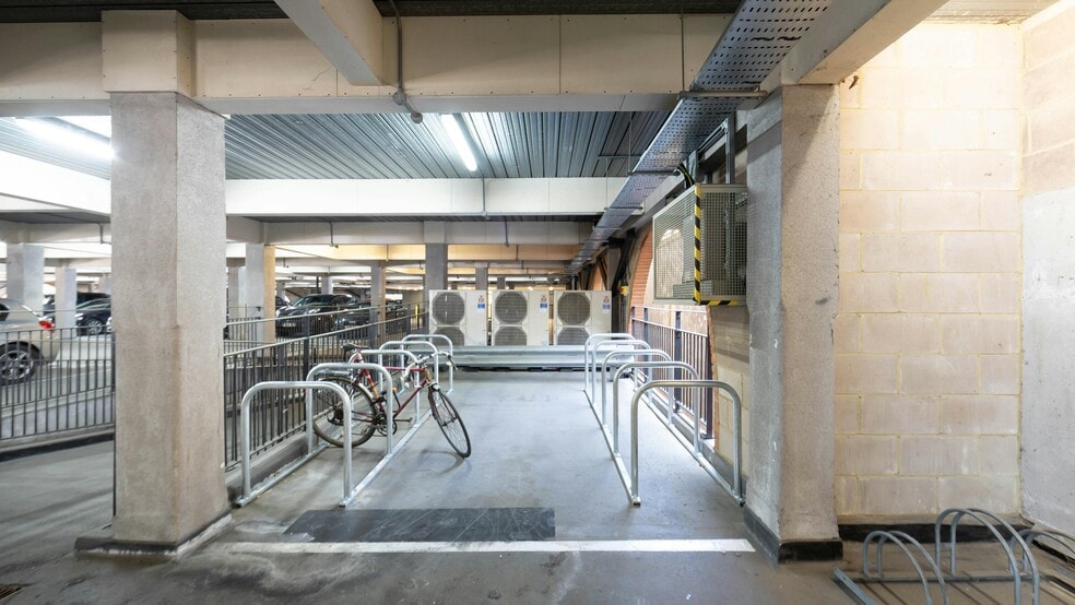 26-30 Upper Marlborough Rd, St Albans for lease - Building Photo - Image 3 of 7