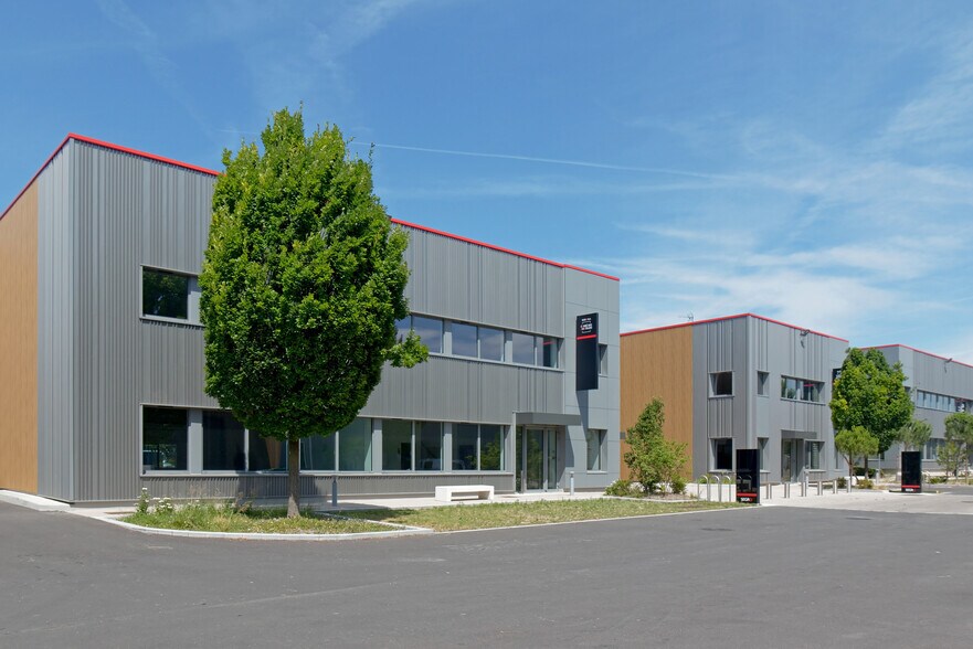 Flex dans Le Blanc-Mesnil à louer - Photo du bâtiment - Image 2 de 2
