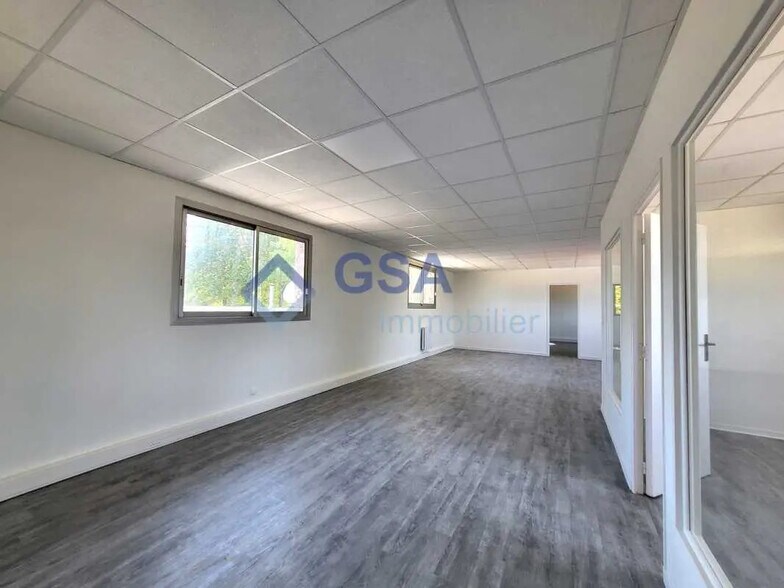 Bureau dans Lisses à louer - Photo intérieure - Image 2 de 4