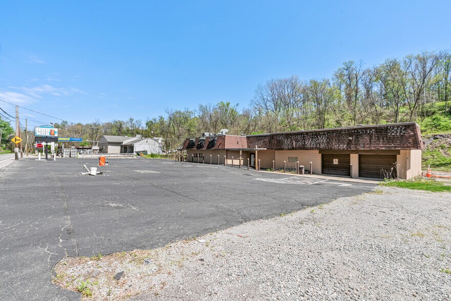 4025 Homestead Duquesne Rd, West Mifflin, PA à vendre - Photo du bâtiment - Image 2 de 7