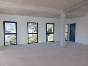 Avenue Marcel Paul (Rd 63), La Seyne-sur-Mer for lease Interior Photo- Image 1 of 4