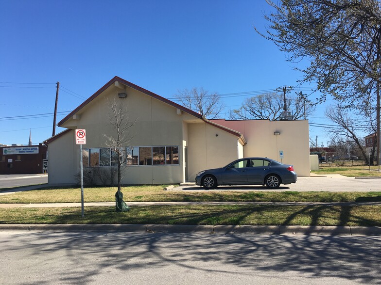 711 Pennsylvania Ave, Fort Worth, TX for lease - Building Photo - Image 1 of 16