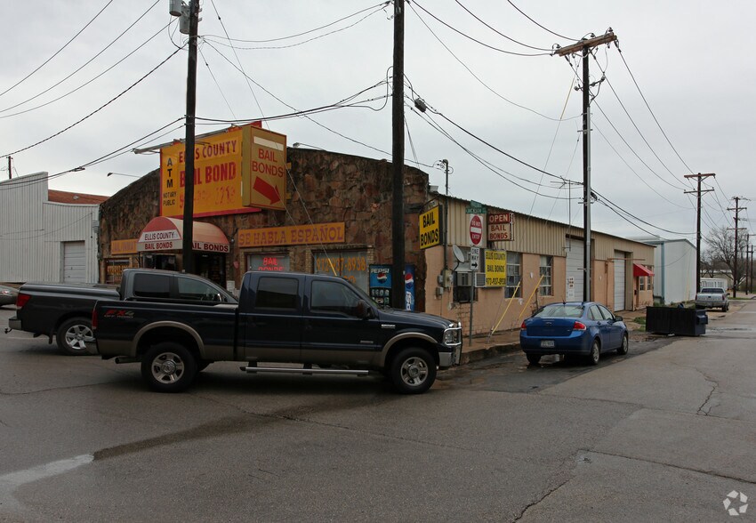 309 S Jackson St, Waxahachie, TX à louer - Photo principale - Image 2 de 13