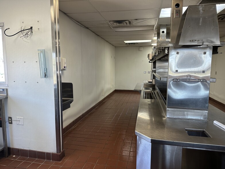 2400 Richmond Rd, Texarkana, TX for lease - Interior Photo - Image 2 of 15