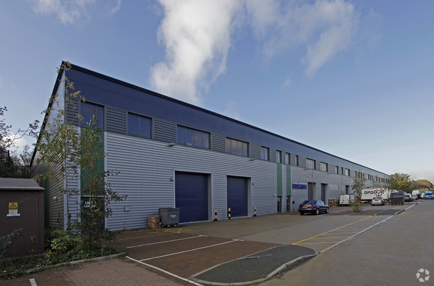 Whiteleaf Rd, Hemel Hempstead à louer - Photo du bâtiment - Image 1 de 17
