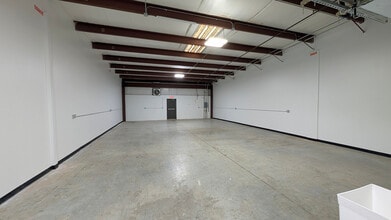 450 Pike Park Dr, Lawrenceville, GA à louer Photo intérieure- Image 2 de 8