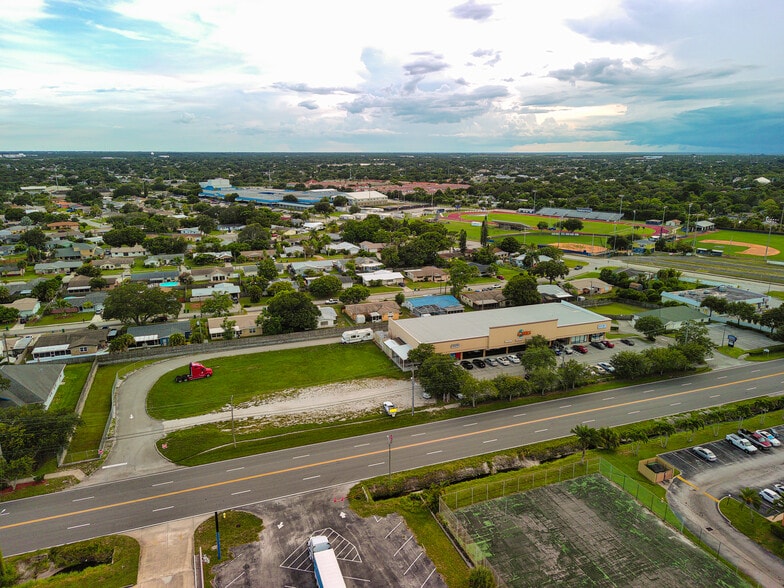 1507 Aurora Rd, Melbourne, FL for lease - Primary Photo - Image 1 of 1