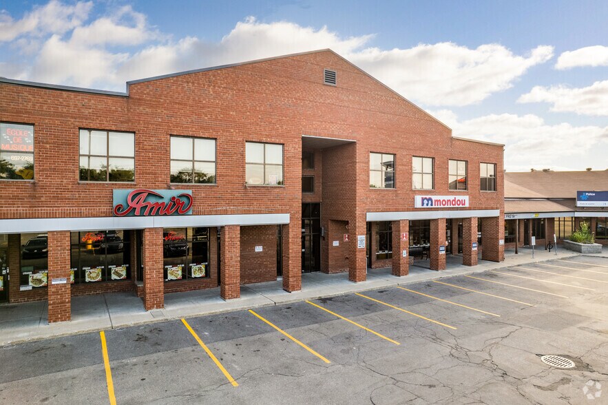 2915 Boul Saint-Charles, Kirkland, QC à louer - Photo du bâtiment - Image 3 de 15