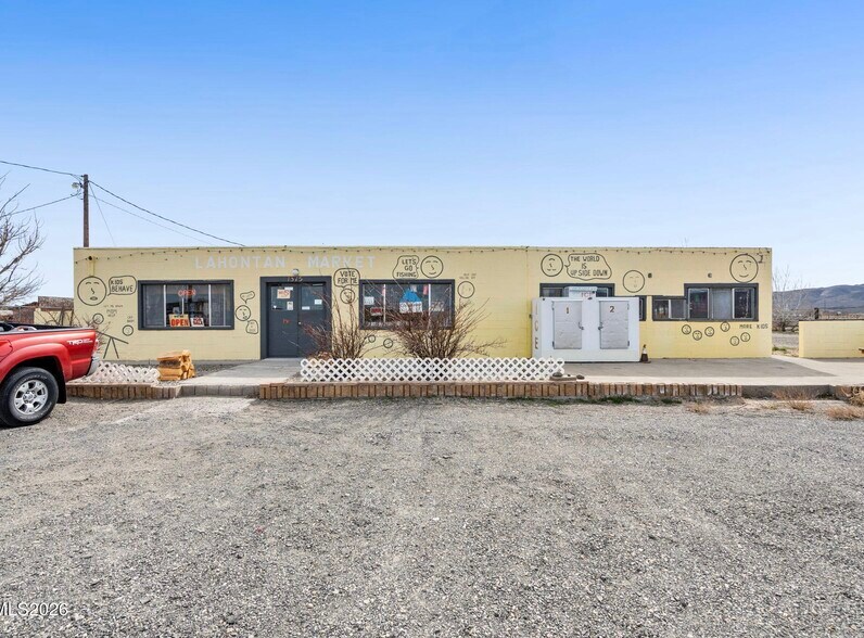 1375 E Fir St, Silver Springs, NV à vendre - Photo du bâtiment - Image 2 de 19
