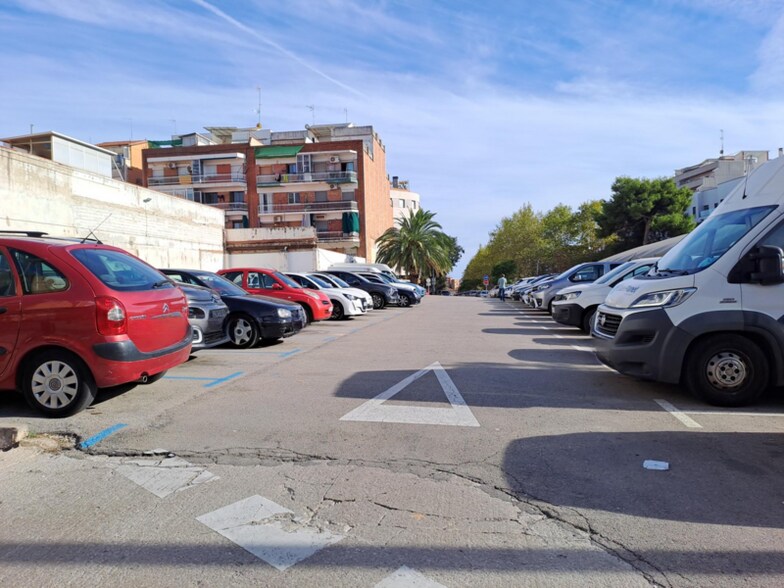 Carrer de Francesc Llunell, 55, Esplugues de Llobregat, Barcelona for sale - Building Photo - Image 3 of 11