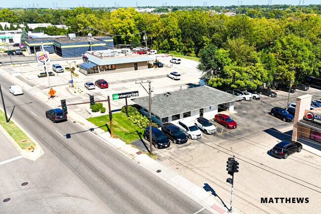 Plus de détails pour 849 N Lake St, Aurora, IL - Commerce de détail à vendre