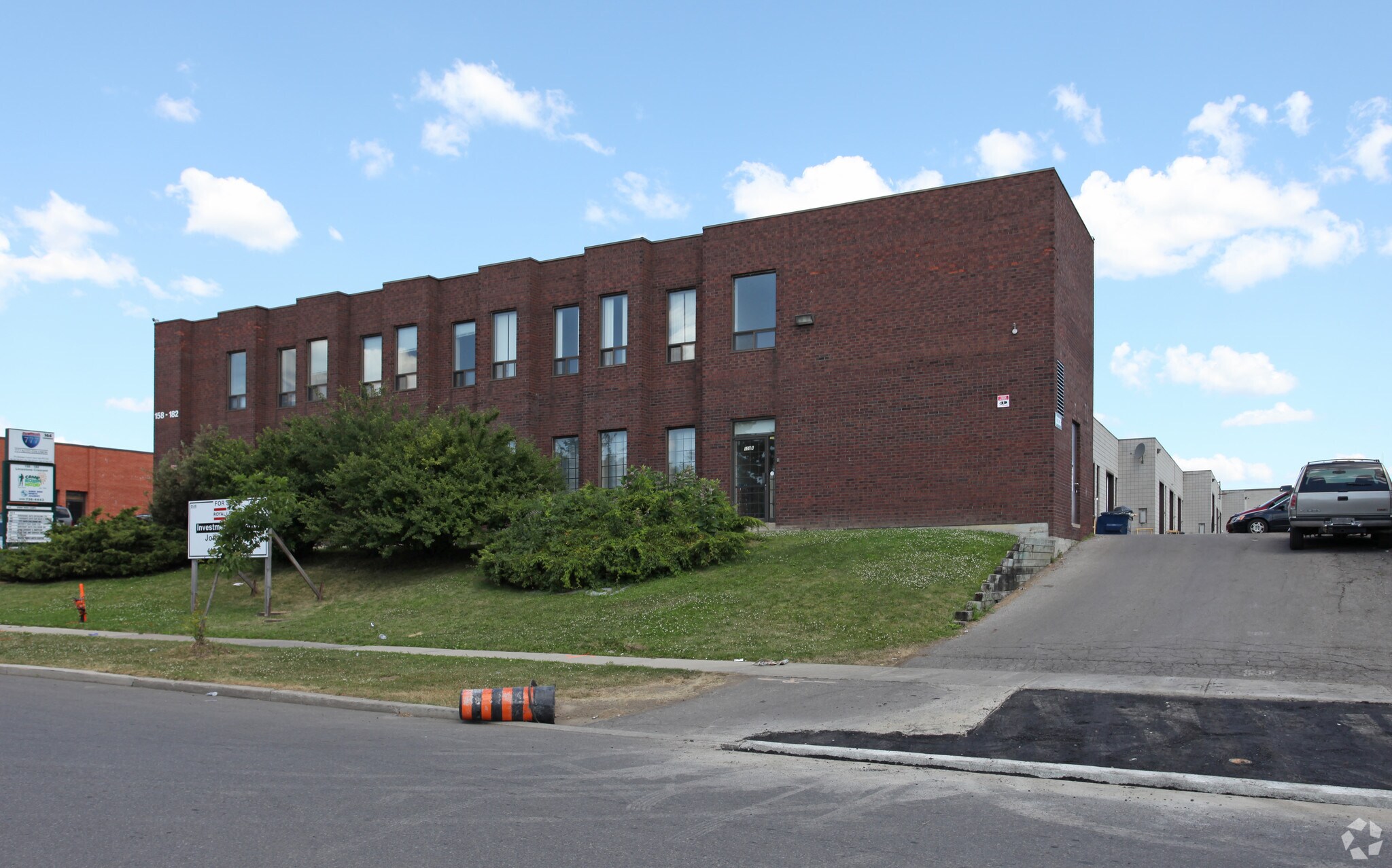 158-182 Limestone Cres, Toronto, ON for sale Primary Photo- Image 1 of 1