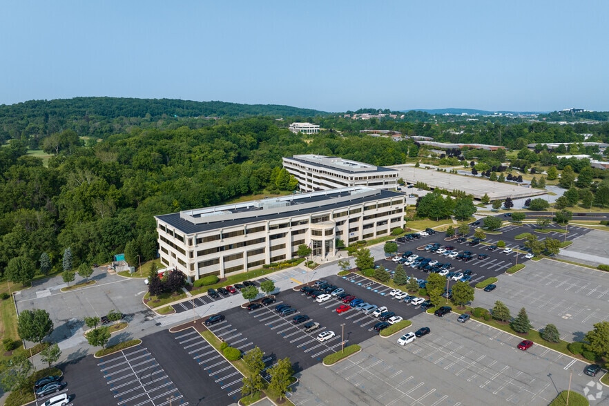 2201 Renaissance Blvd, King Of Prussia, PA à louer - Photo du bâtiment - Image 2 de 22