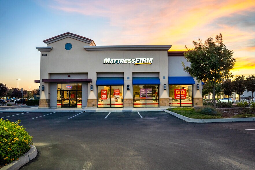 6563 N Riverside Dr, Fresno, CA à vendre - Photo du bâtiment - Image 2 de 7