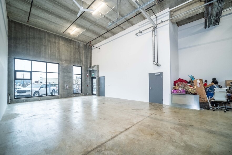 9123 Bentley St, Vancouver, BC for lease - Interior Photo - Image 2 of 15