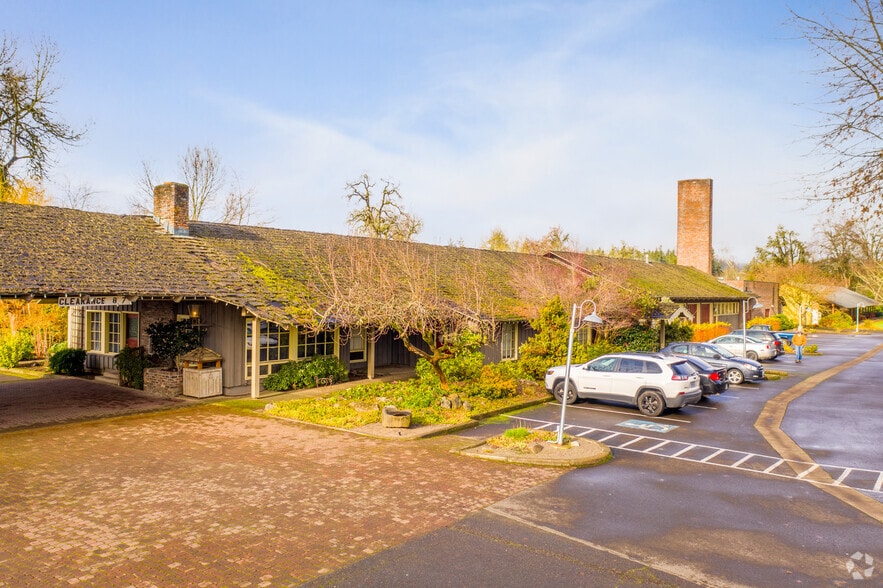 725 Row River Rd, Cottage Grove, OR à vendre - Photo principale - Image 1 de 6