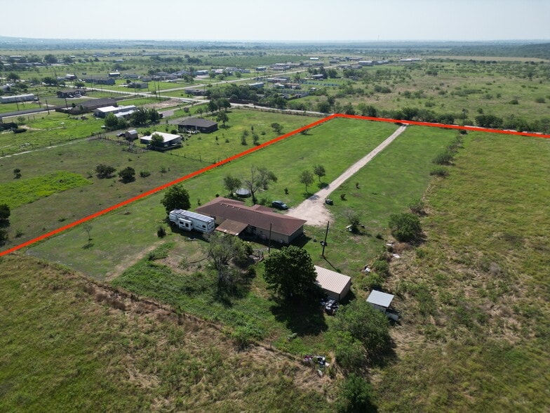 2790 Mathias Ln, Kyle, TX for sale - Primary Photo - Image 1 of 21