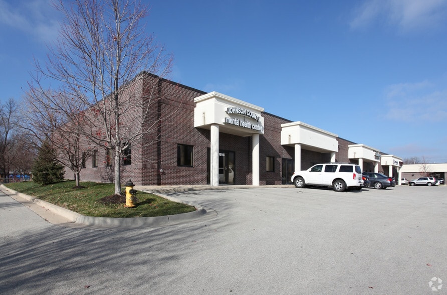 15106-15118 Glenwood St, Overland Park, KS for lease - Building Photo - Image 2 of 9
