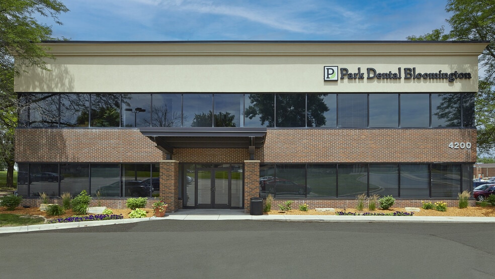 4200 W Old Shakopee Rd, Bloomington, MN for lease - Building Photo - Image 2 of 7