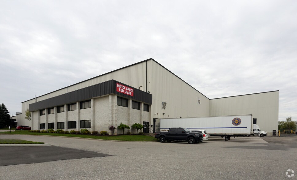 75 Plant Farm Blvd, Brantford, ON for lease - Primary Photo - Image 1 of 16