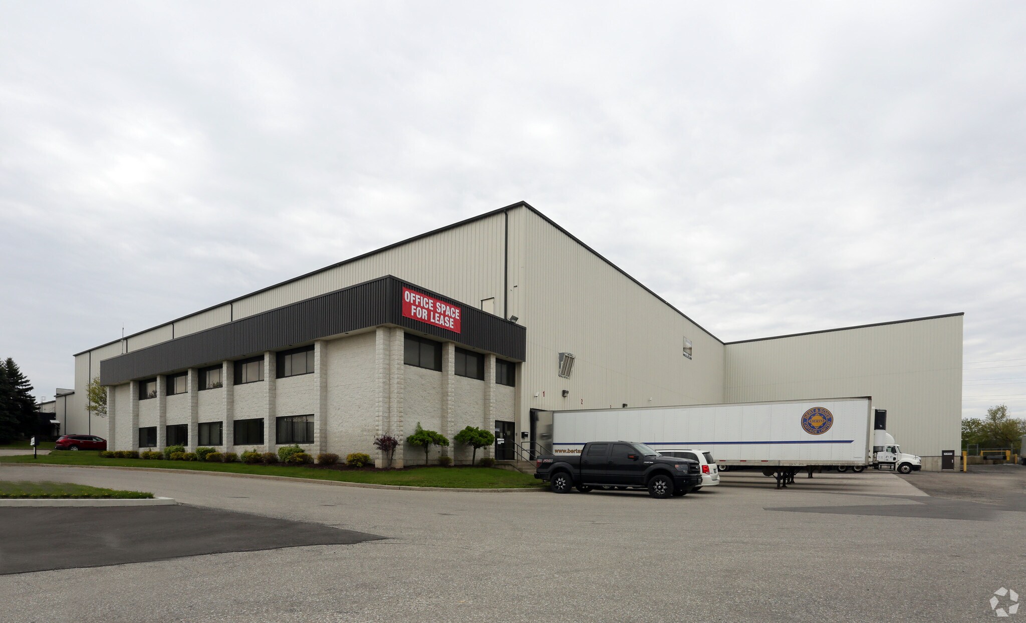 75 Plant Farm Blvd, Brantford, ON for lease Primary Photo- Image 1 of 17