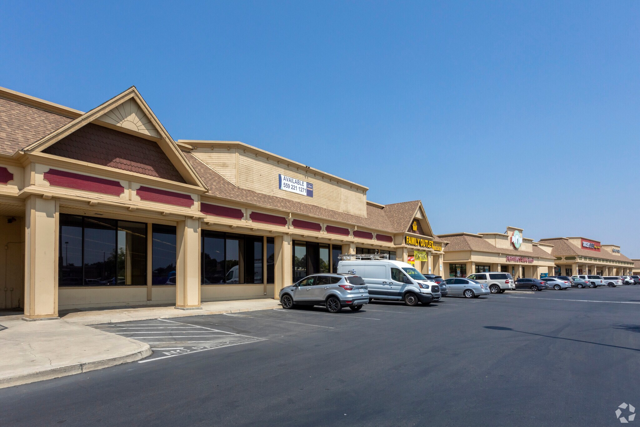 190 E Cross Ave, Tulare, CA for lease Building Photo- Image 1 of 10