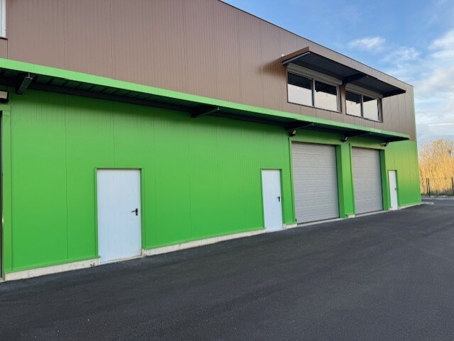Retail in Les Arcs for lease - Building Photo - Image 3 of 7