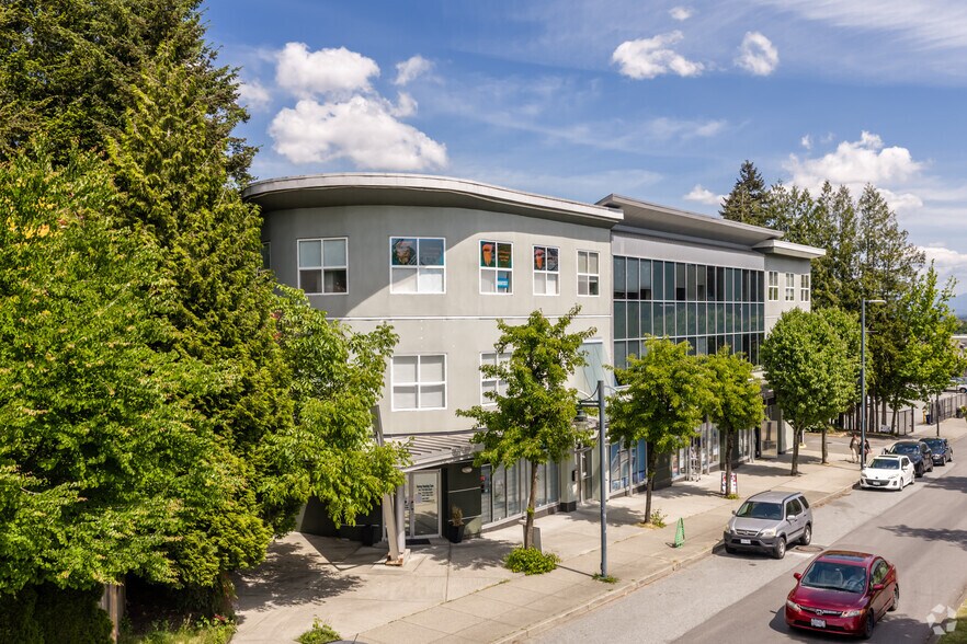 15957 84th Ave, Surrey, BC à vendre - Photo principale - Image 1 de 3