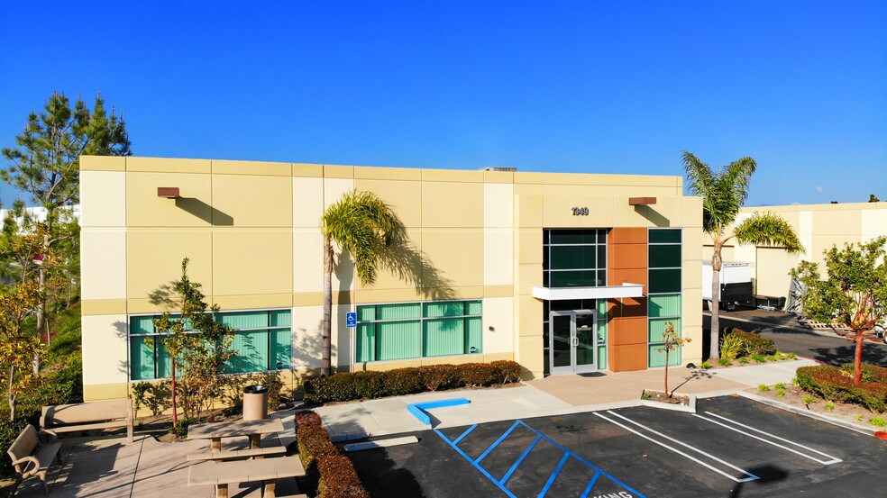 1349 Rocky Point Dr, Oceanside, CA à louer - Photo du bâtiment - Image 2 de 11