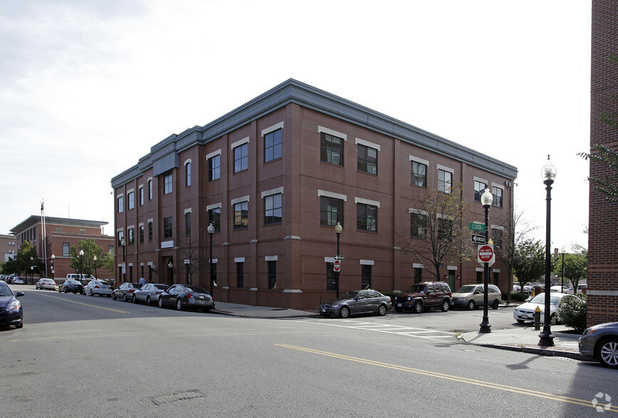 660 Harrison Ave, Roxbury, MA for lease - Primary Photo - Image 1 of 3