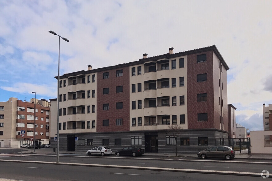 Avenida Derechos Humanos, 30, Ávila, Ávila for lease - Building Photo - Image 2 of 2