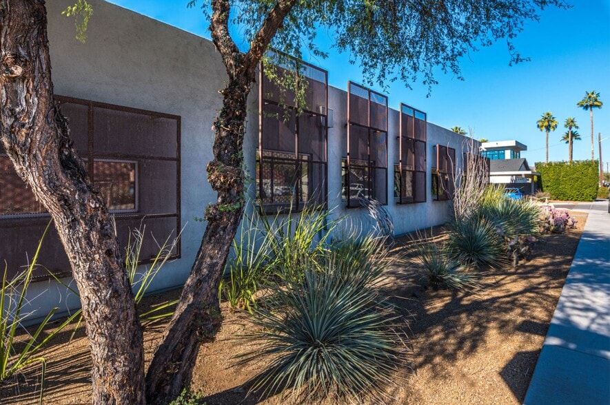 4422 E Indian School Rd, Phoenix, AZ à vendre - Photo du bâtiment - Image 3 de 9