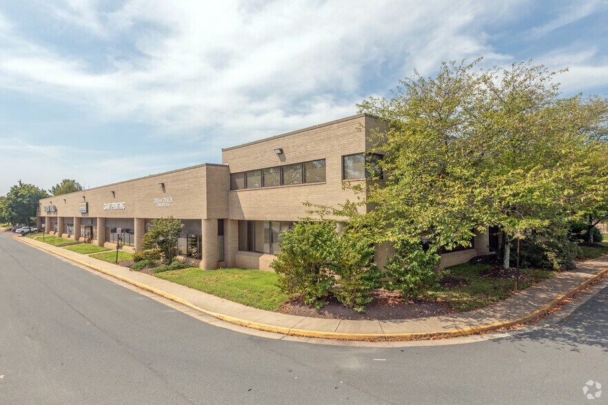 4116 Walney Rd, Chantilly, VA à louer - Photo du bâtiment - Image 3 de 6