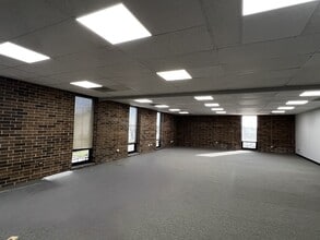 905 W 175th St, Homewood, IL for lease Interior Photo- Image 2 of 6