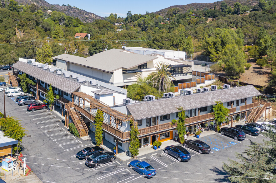 106 N Topanga Canyon Blvd, Topanga, CA à vendre - Photo du bâtiment - Image 1 de 1