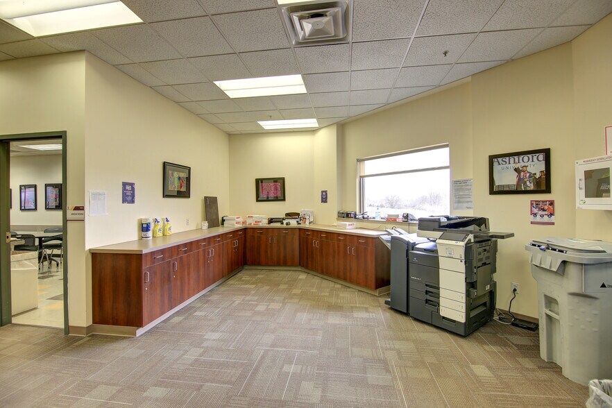 1310 19th Ave NW, Clinton, IA à louer - Photo intérieure - Image 3 de 15