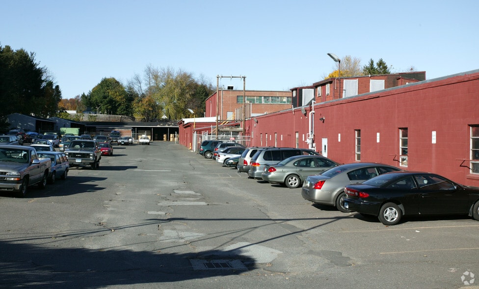 206 Newington Ave, New Britain, CT à louer - Photo du bâtiment - Image 3 de 4