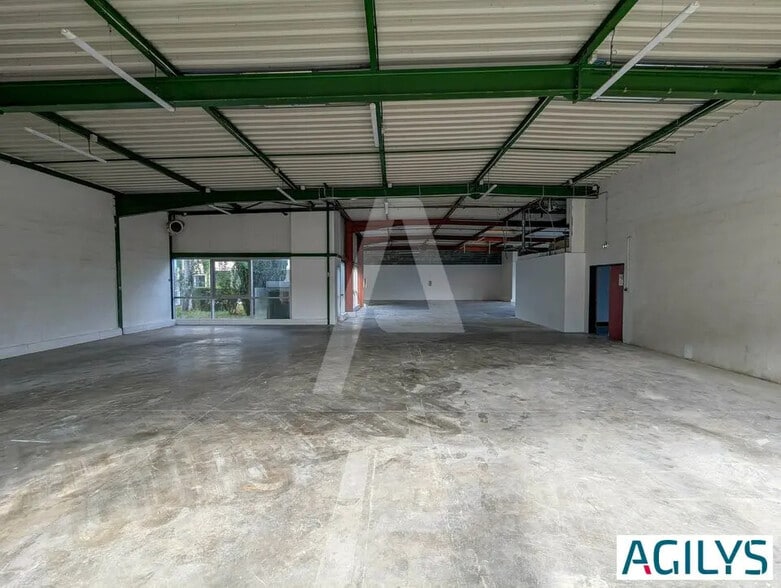 Flex in for lease - Interior Photo - Image 3 of 13