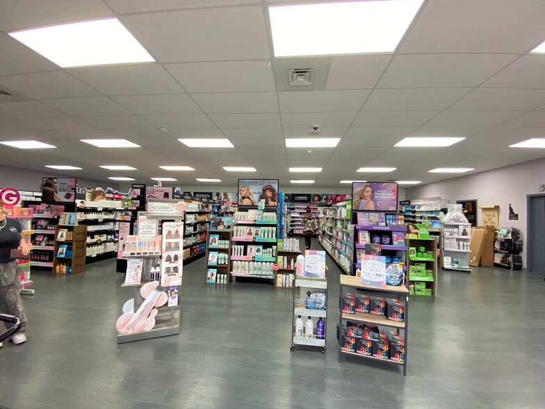 1600 N Government Way, Coeur d'Alene, ID à vendre - Photo du bâtiment - Image 2 de 16