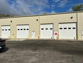 141 Ward Ave, Moosup, CT for lease Interior Photo- Image 2 of 3