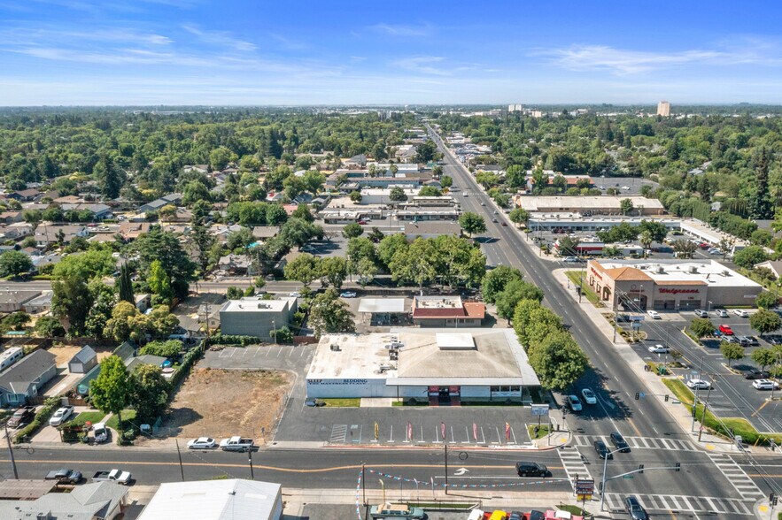 1120 McHenry Ave, Modesto, CA à vendre - Photo du bâtiment - Image 3 de 15