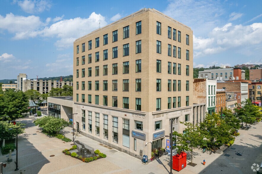 E 200 E State Street, Ithaca, NY à louer - Photo du bâtiment - Image 1 de 21