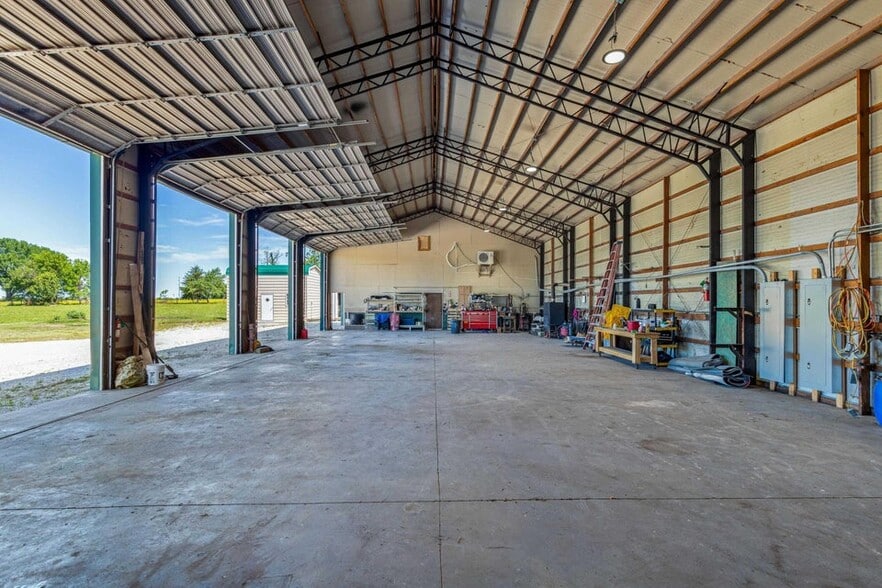 286 Industrial Ave, Welch, OK for sale - Interior Photo - Image 3 of 11