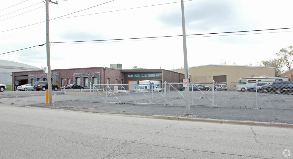 1953 N 17th Ave, Melrose Park, IL for sale - Primary Photo - Image 1 of 3