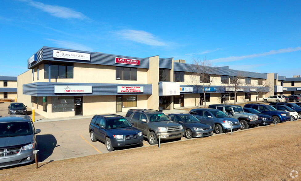 4402-4442 97th St NW, Edmonton, AB for lease - Building Photo - Image 3 of 3