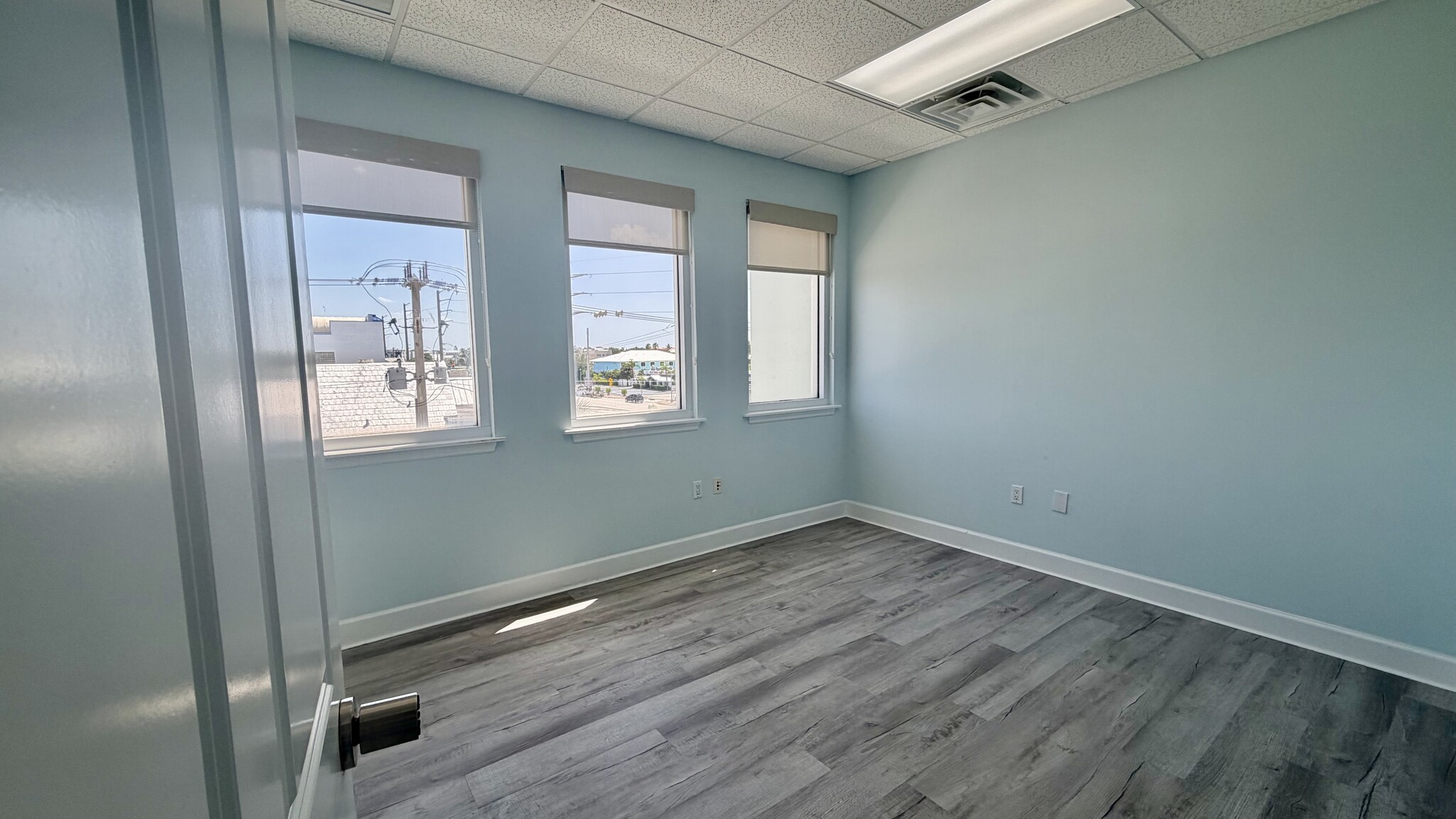 100 SW Albany Ave, Stuart, FL for lease Interior Photo- Image 1 of 9