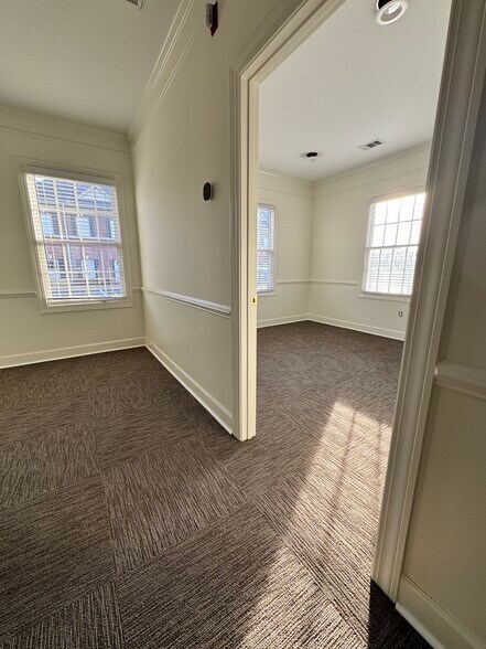 420 The Parkway, Greer, SC for lease - Building Photo - Image 2 of 26