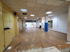 Retail in Cuenca, Cuenca for lease Interior Photo- Image 2 of 17