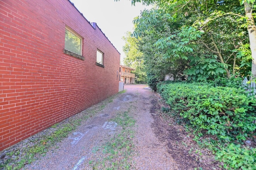 11 Village Sq, Cincinnati, OH for sale - Building Photo - Image 3 of 26